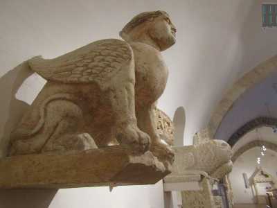 Appartenente alla Basilica � anche la bellissima sfinge che si erge fiera, portatrice di un magnifico significato: la sapienza